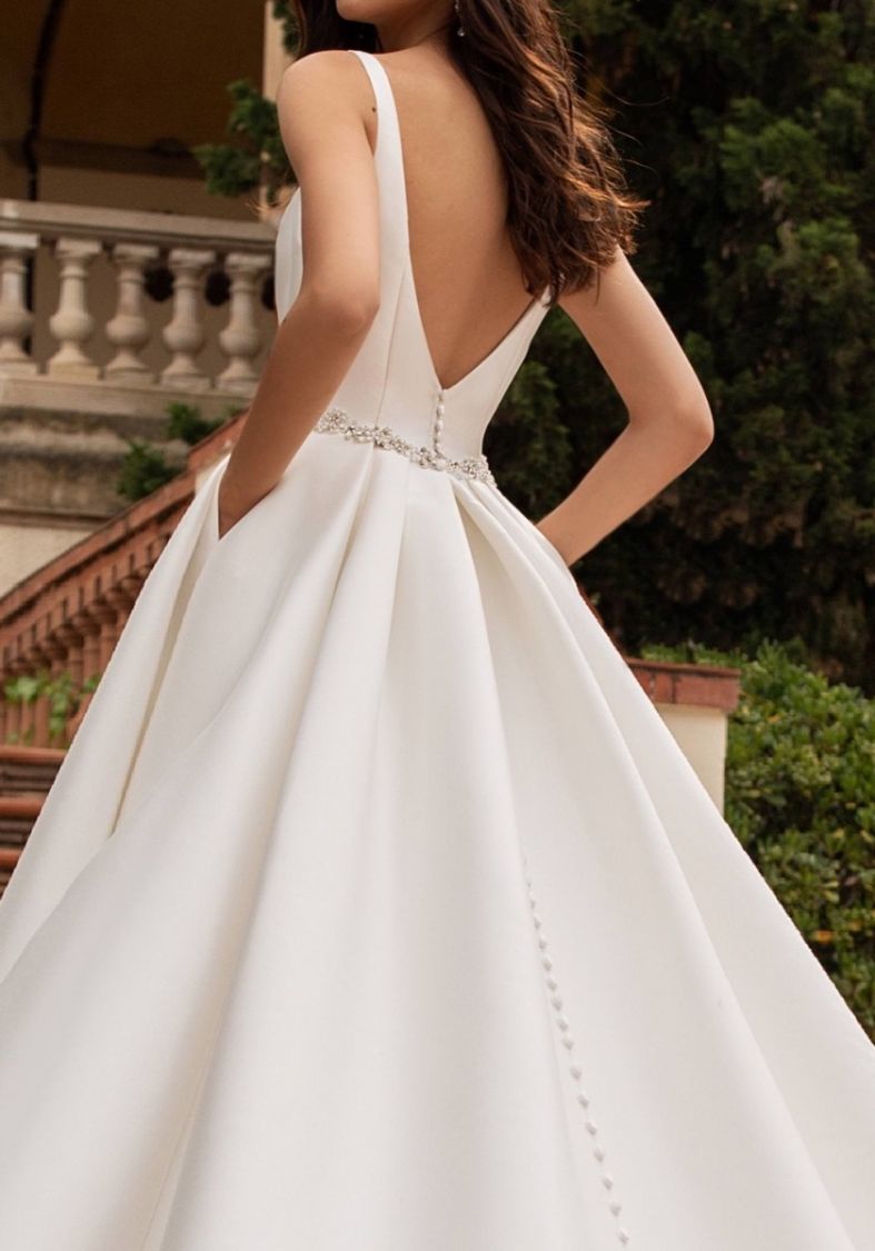 Pronovias 2019 mikado 2025