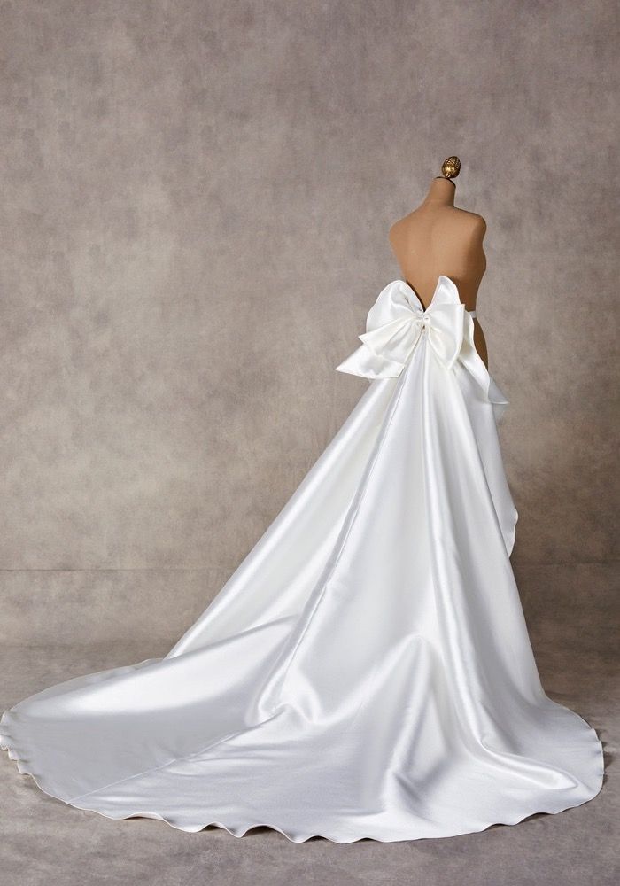 Pronovias detachable sale train