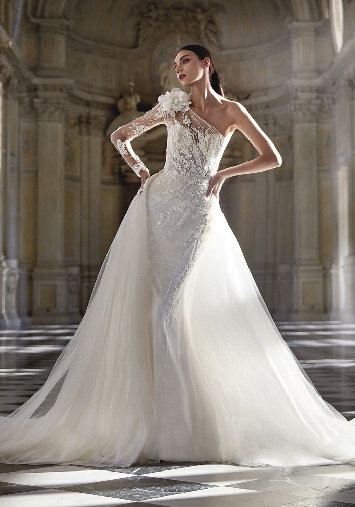 Pronovias cape wedding outlet dress