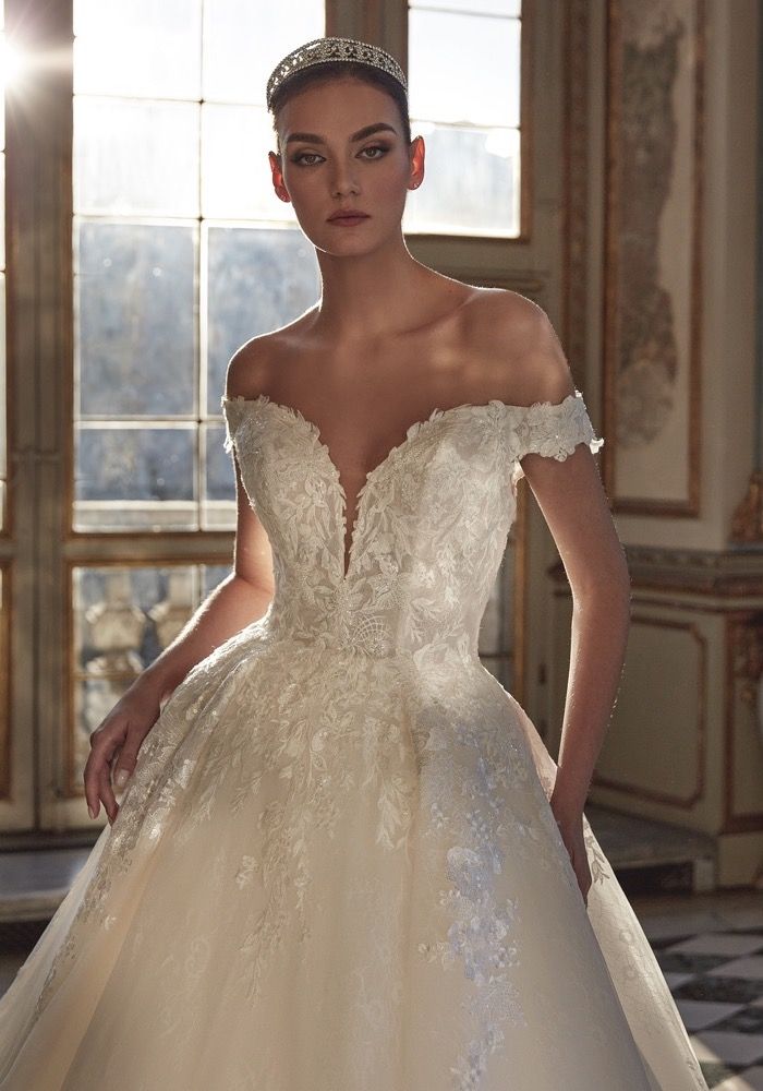 PRONOVIAS ウエディングベール Pronovias Privee Celestite Embroidered Princess Wedding