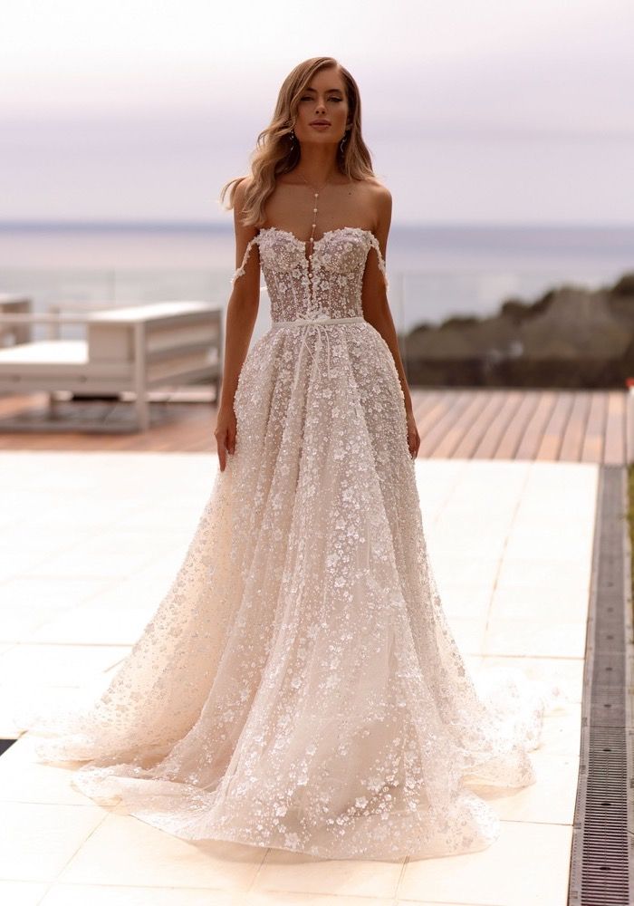 Tulle flower wedding store dress