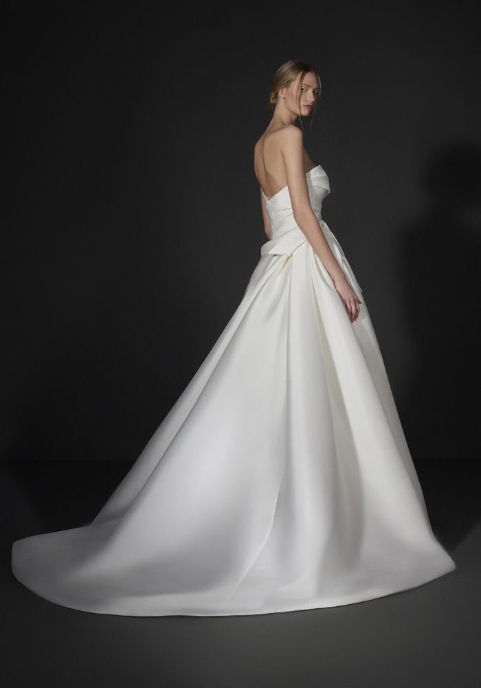 white by vera wang pleated v-neck wedding dress Vera Wang White, Pleated V-Neck Used Wedding Dress Save 50%