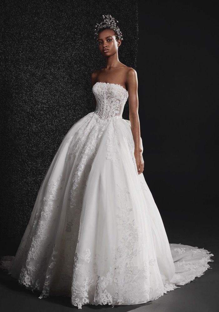 https://designerbridalroom.com.hk/media/catalog/product/cache/5d5f6e8268e97a7c120ac58c8ed511b8/v/e/vera-wang-bride-2023-bridal-lucienne-lace-embroidered-strapless-princess-wedding-dress_01.jpg