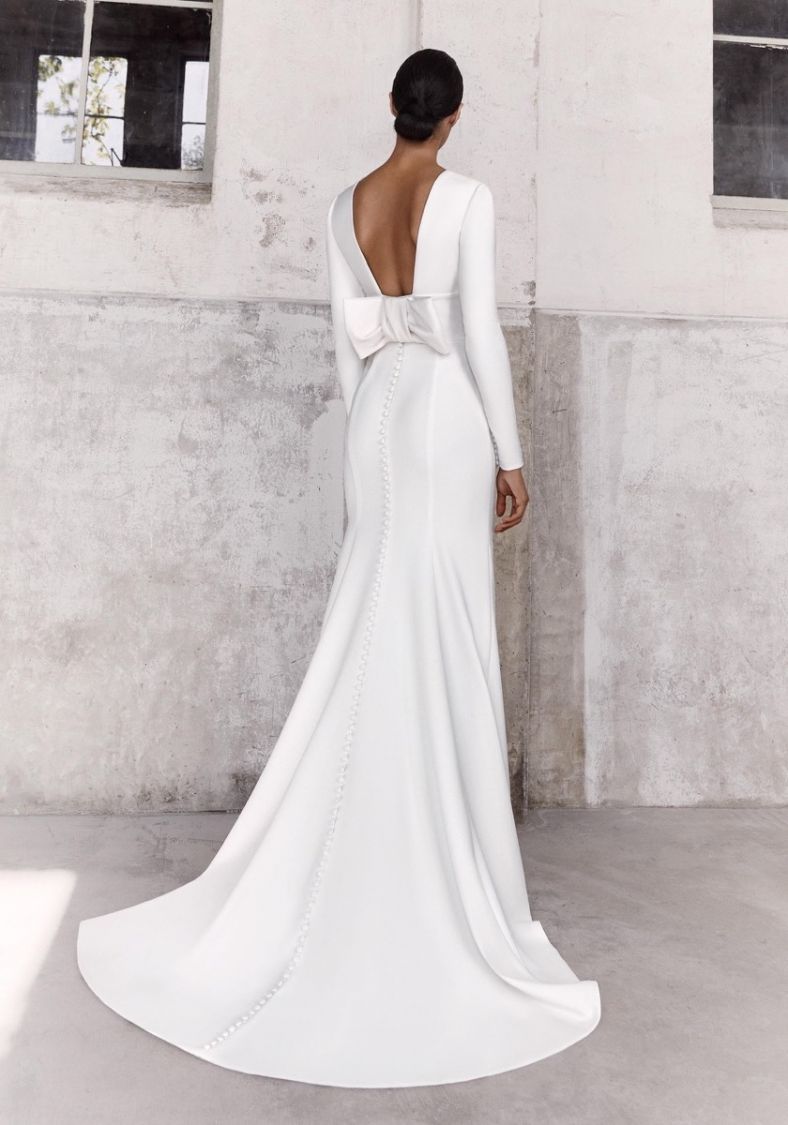 Viktor Rolf Elegant Long Sleeves Bow Back Crepe Gown Hk Designer Bridal Room